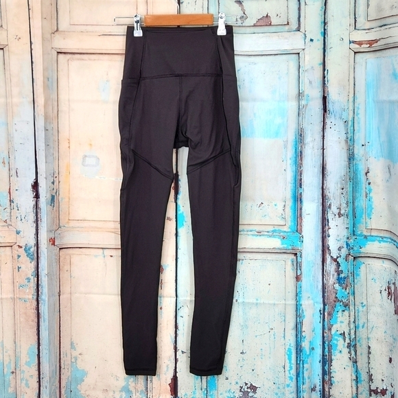 Thinx period leggings with pockets - Picture 2 of 6